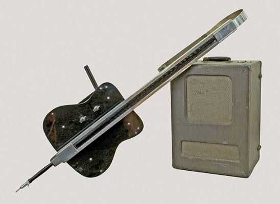 Electronic cello with theremin fingerboard