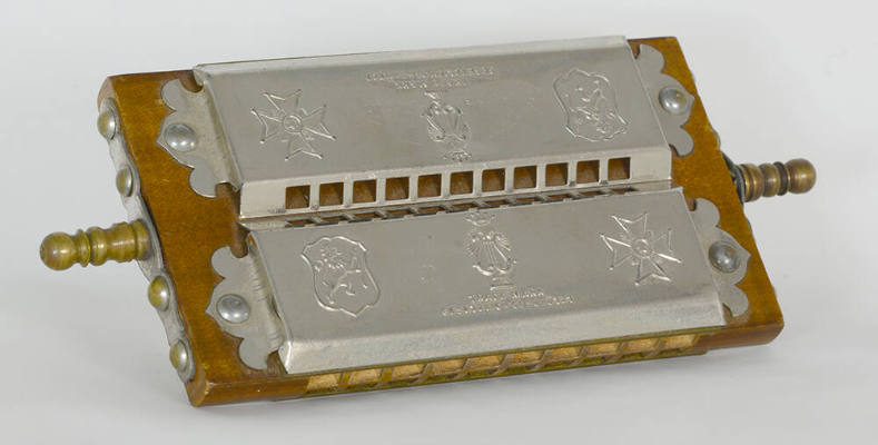 Tremolo harmonica, A, D