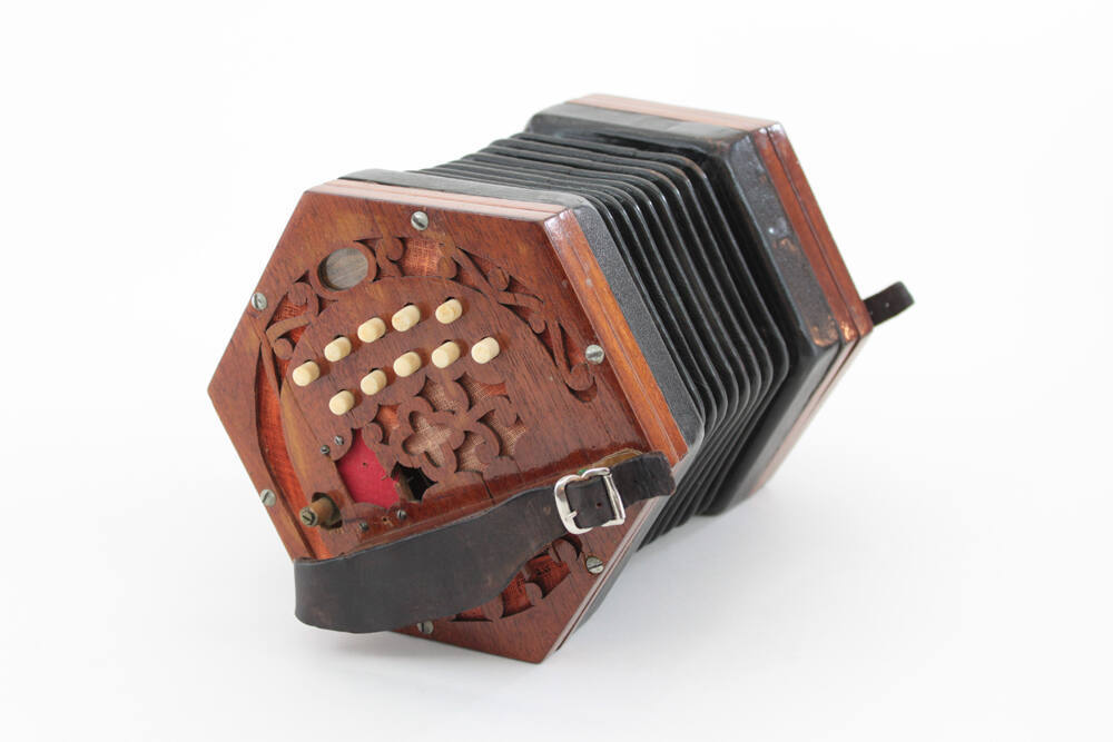 Concertina, Anglo-Style