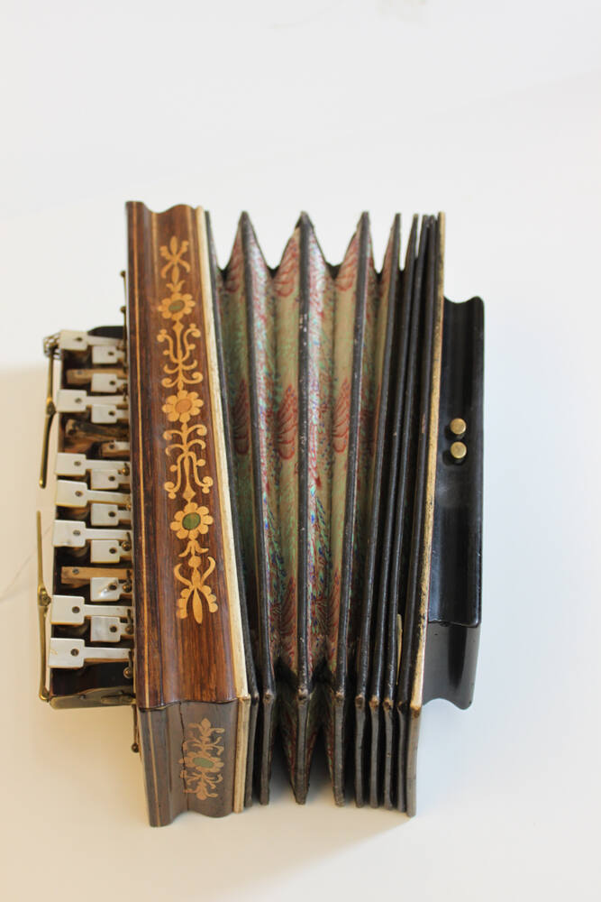 Diatonic accordion