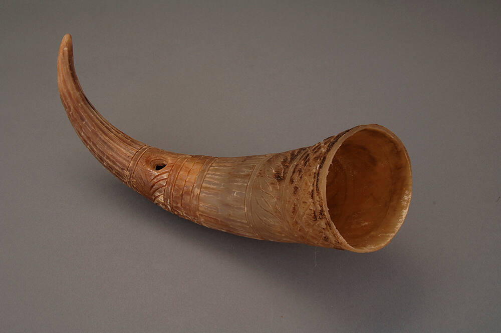 Side-blown horn