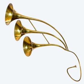 Stage trumpet with three bells