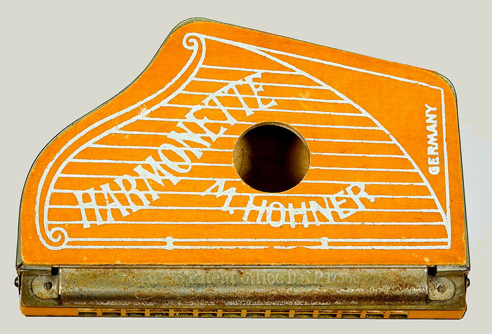 Harmonica, octave-tuned, resonator