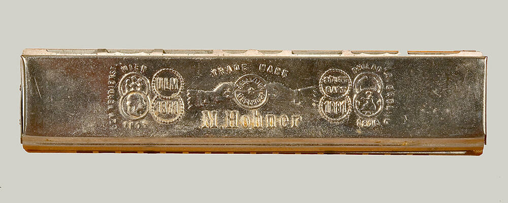 Tremolo harmonica, E