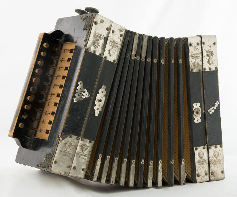 Diatonic button accordion