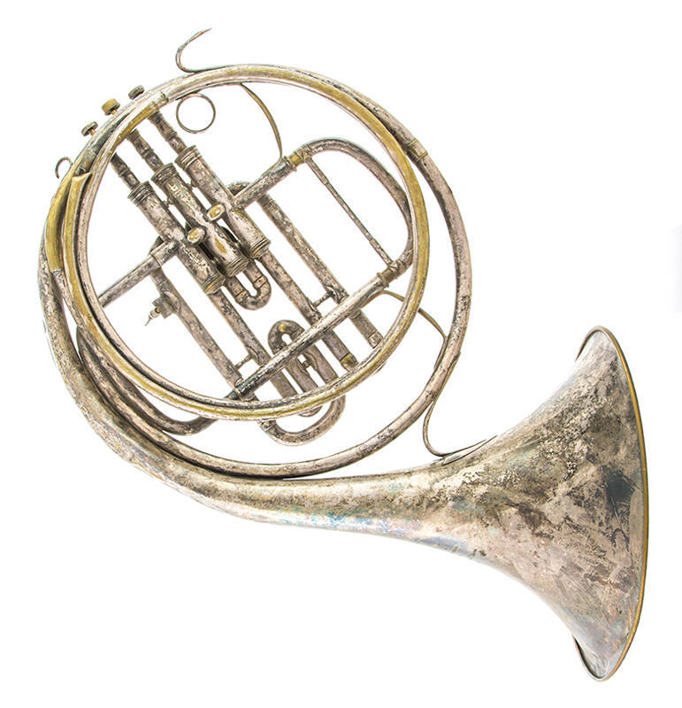 Single horn, F