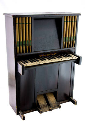 Child's reed organ