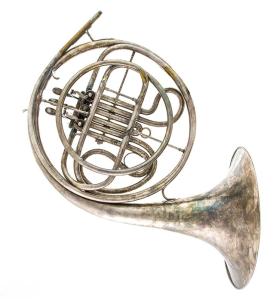 Single horn, F, low pitch