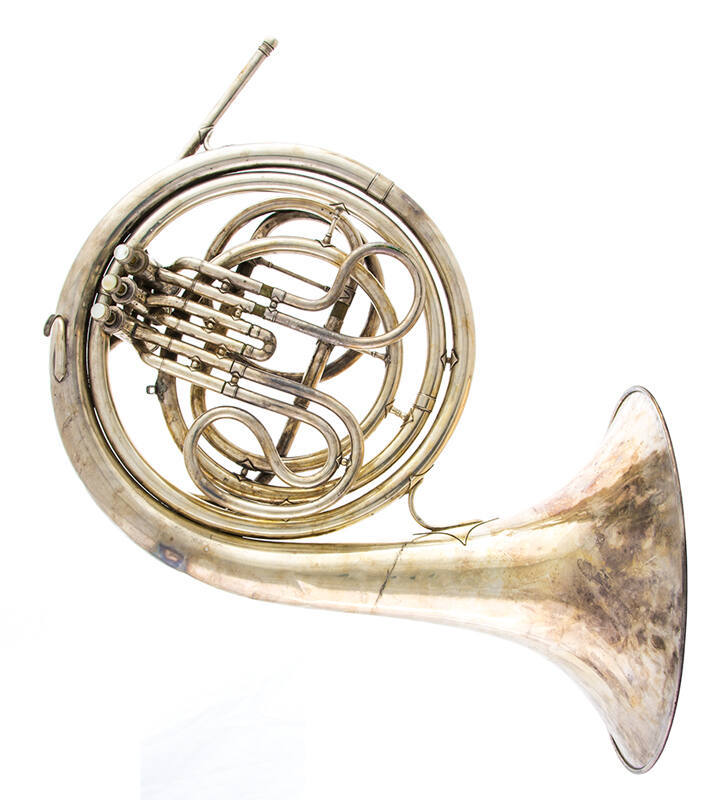 Single horn, E-flat, right-hand fingered