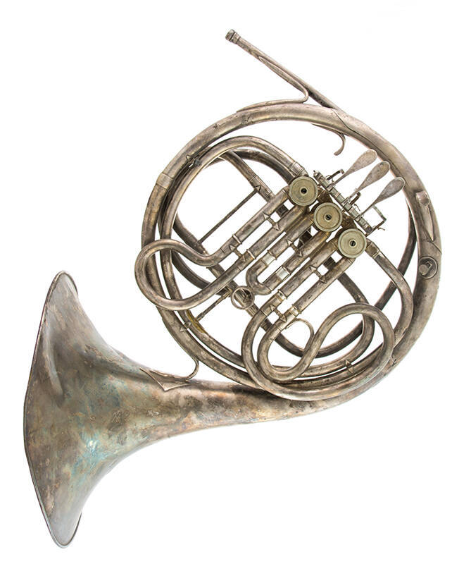 Single horn, F