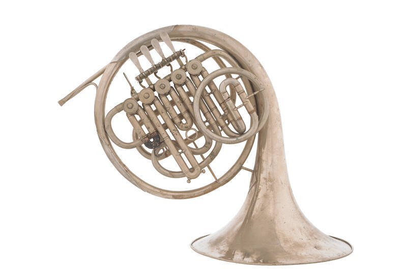 Single horn, B-flat