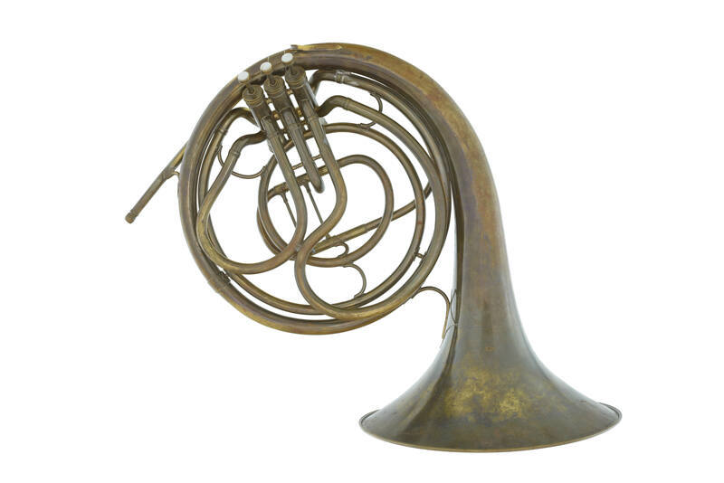 Single horn, F, low pitch