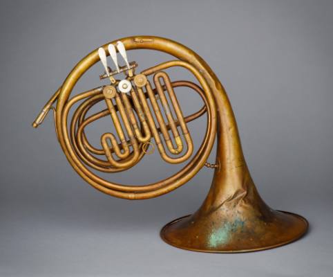 Single horn, F, E-flat