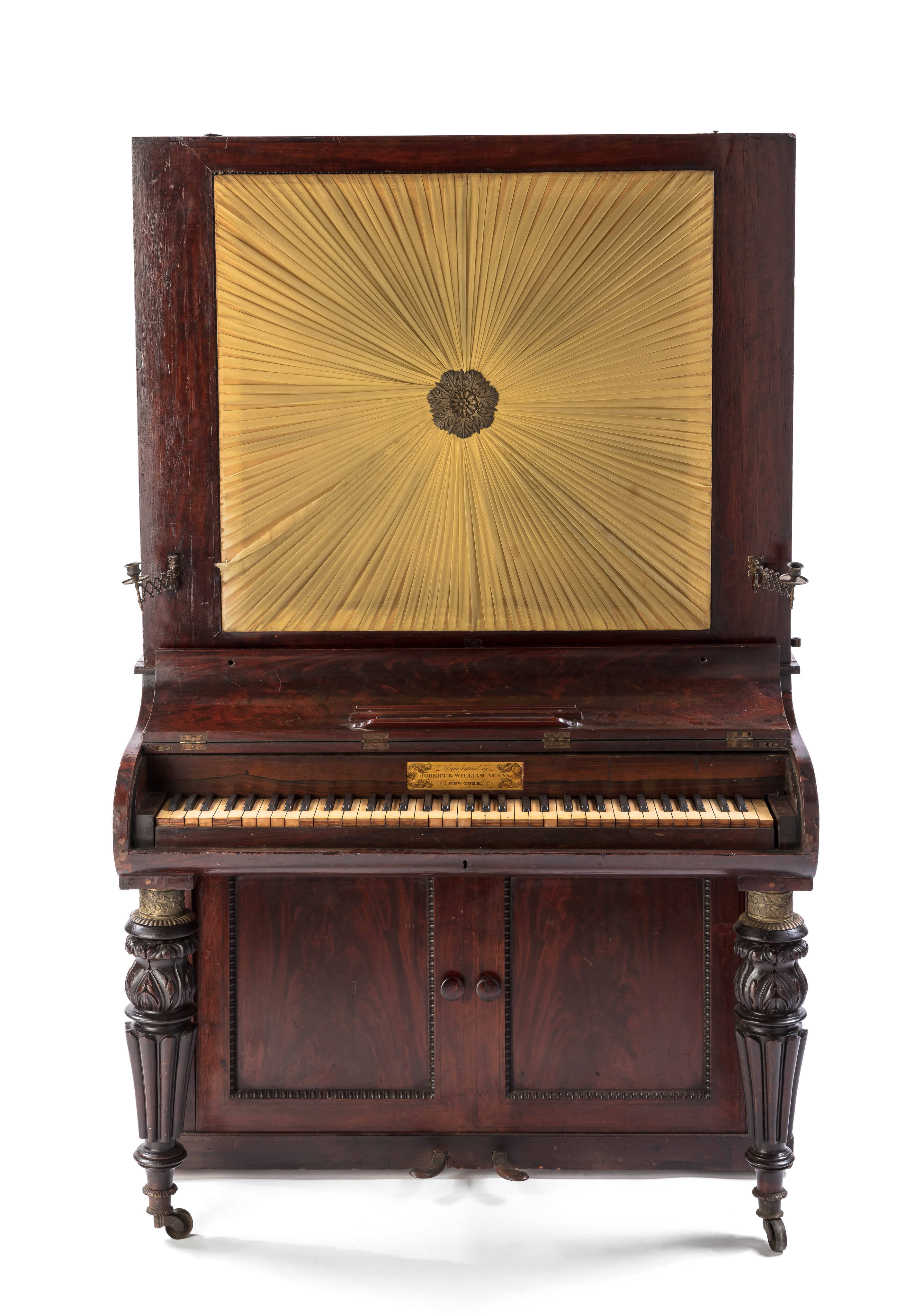 Cabinet piano