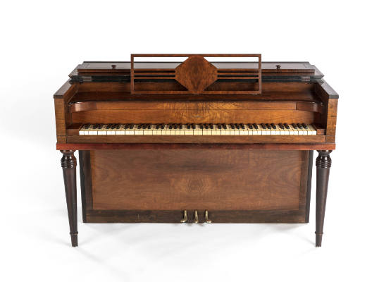 Spinet piano