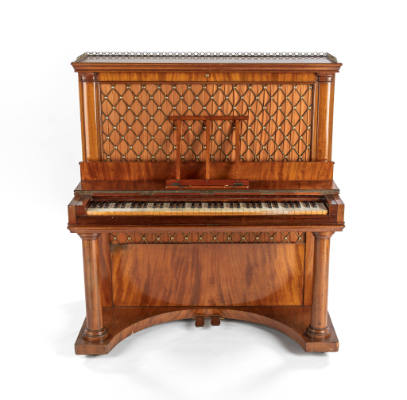 Upright piano