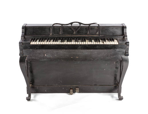 Spinet piano