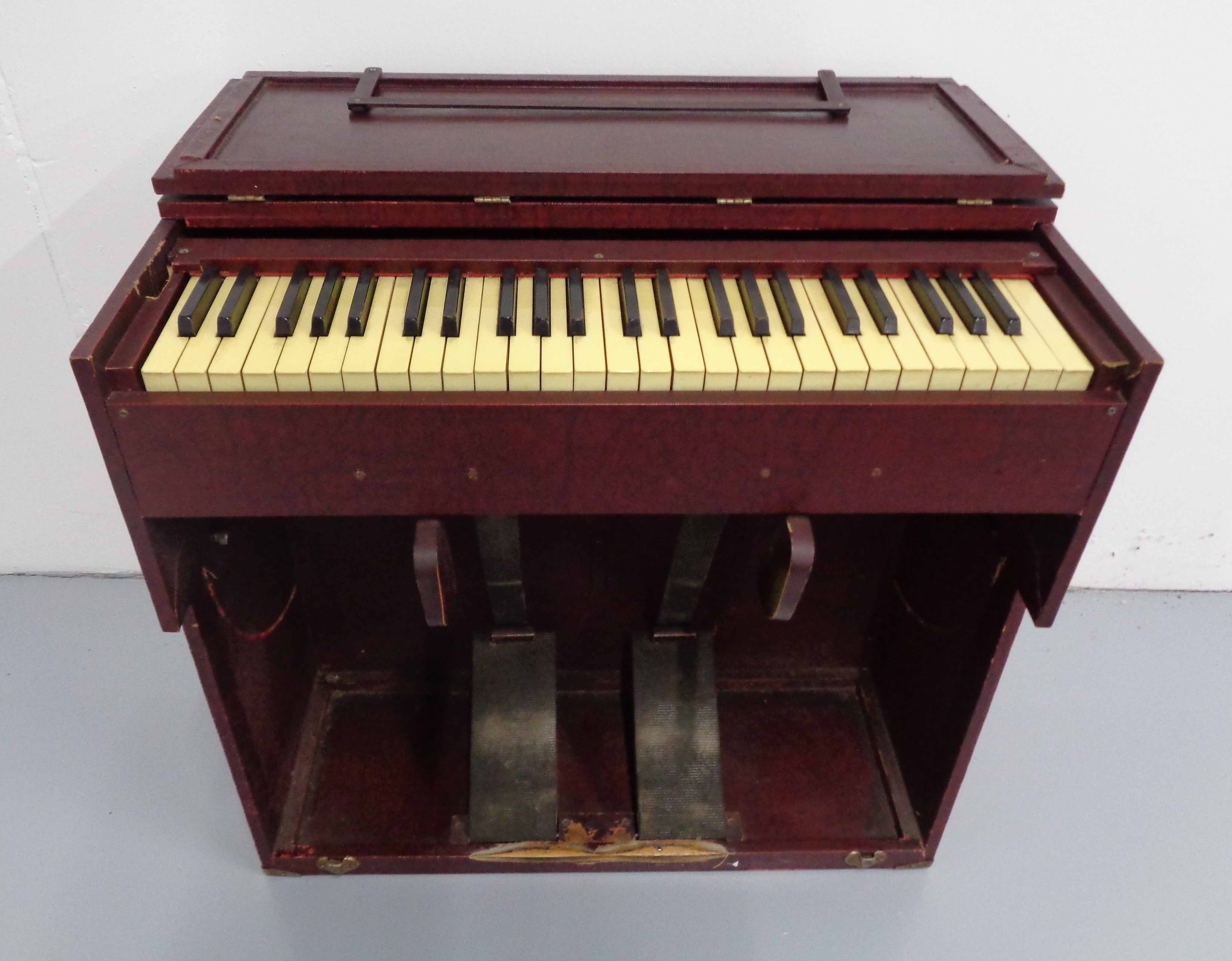 Folding reed organ