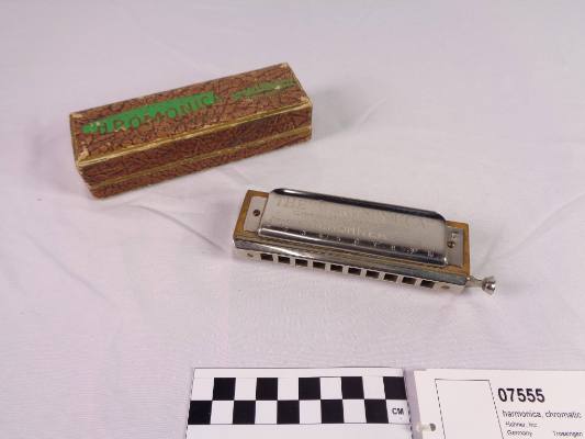 Chromatic harmonica, C