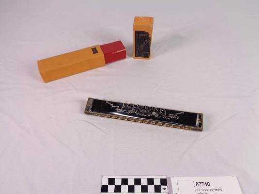 Polyphonic harmonica, B-flat--C-sharp