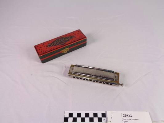Chromatic harmonica, C