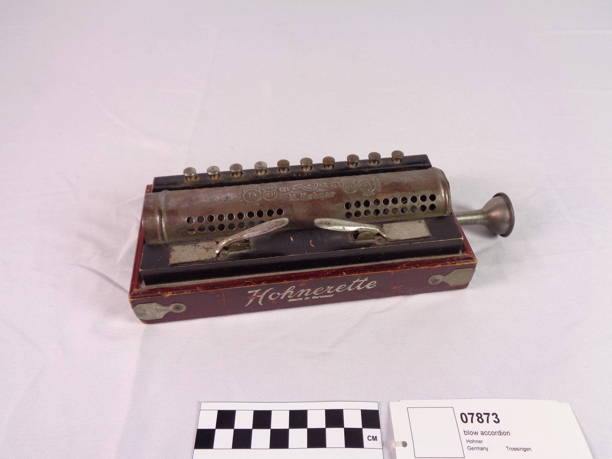 Blow accordion