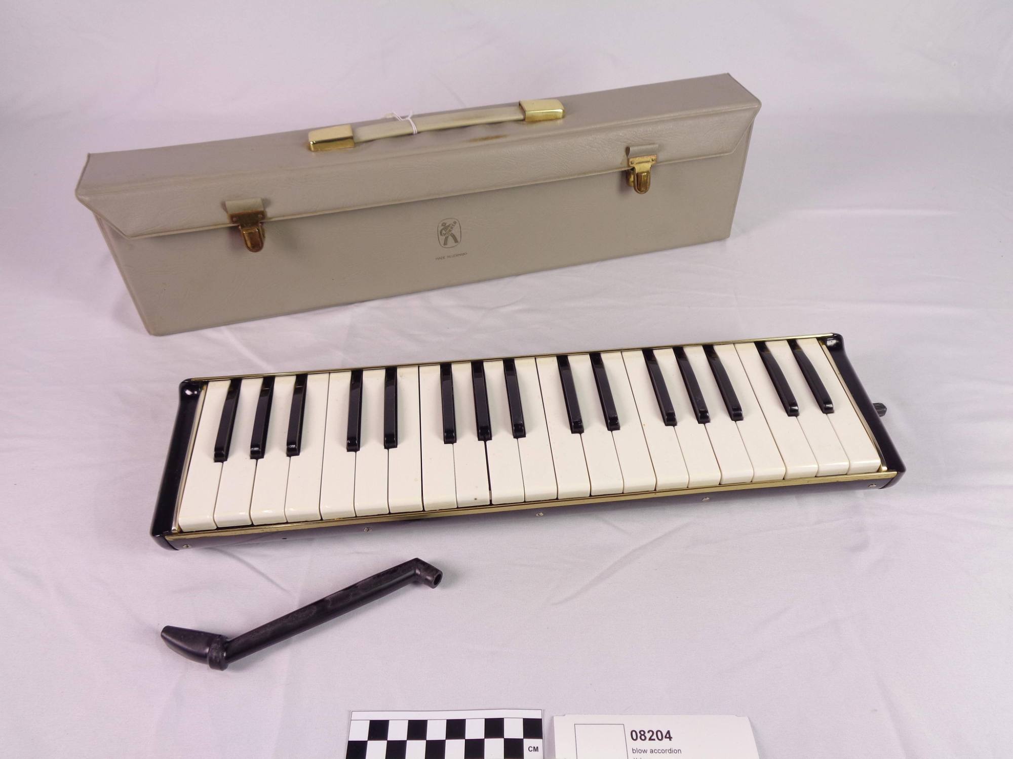 Blow accordion