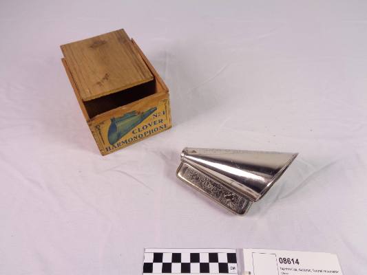 Diatonic funnel harmonica, G