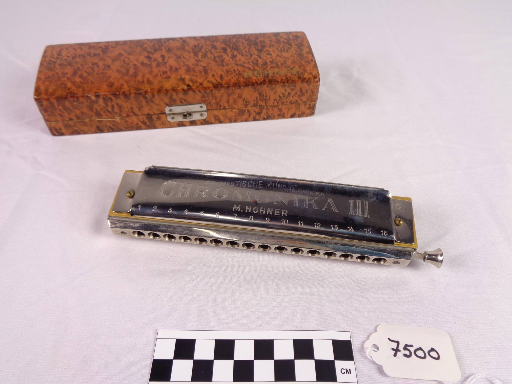 Chromatic harmonica, C