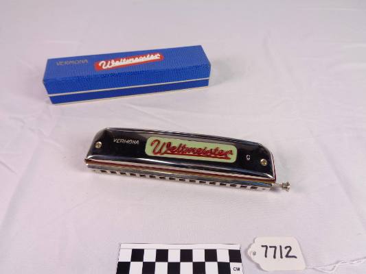 Chromatic harmonica, C