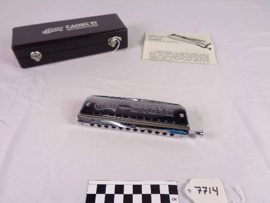 Chromatic harmonica