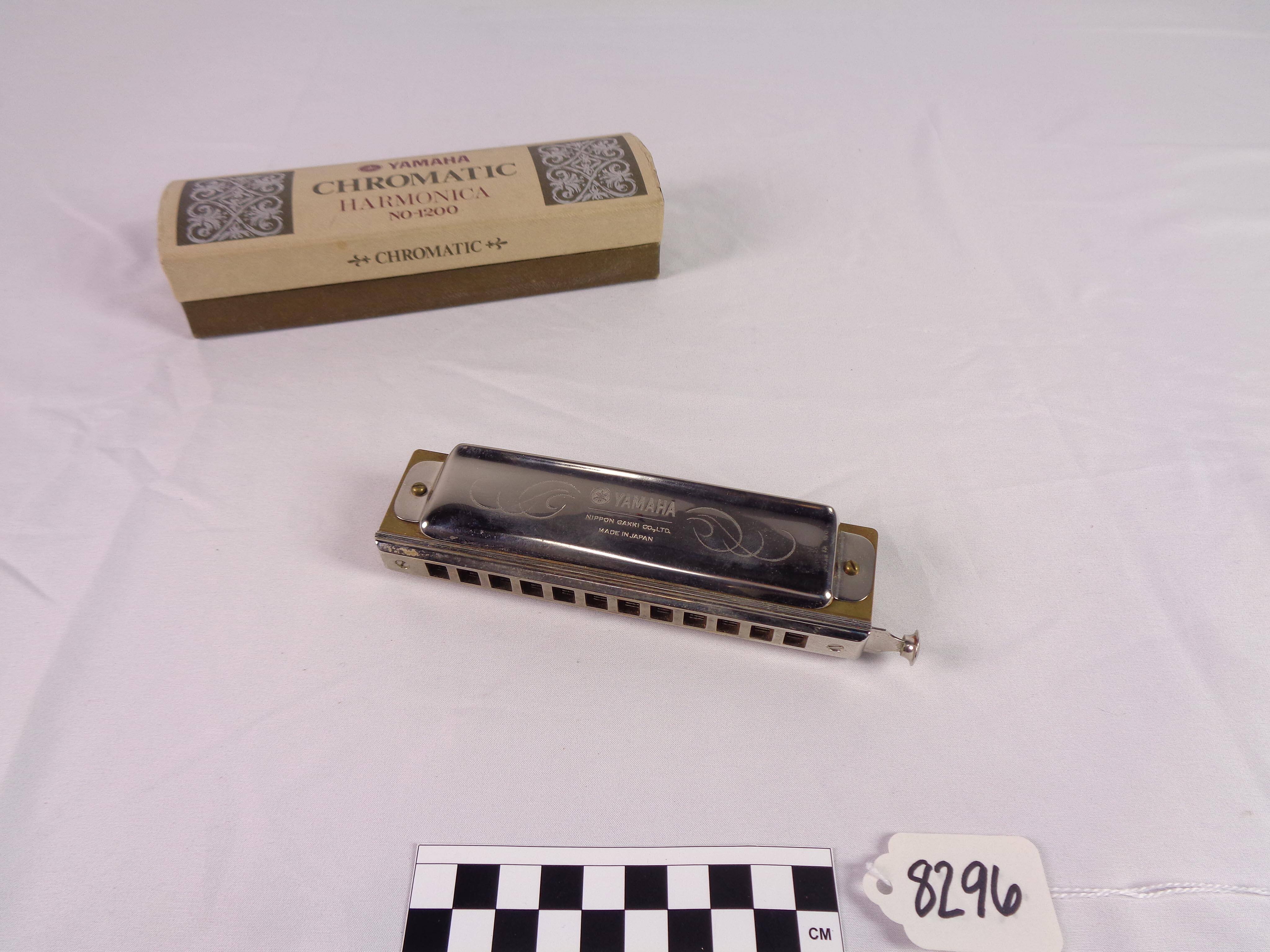 Chromatic harmonica