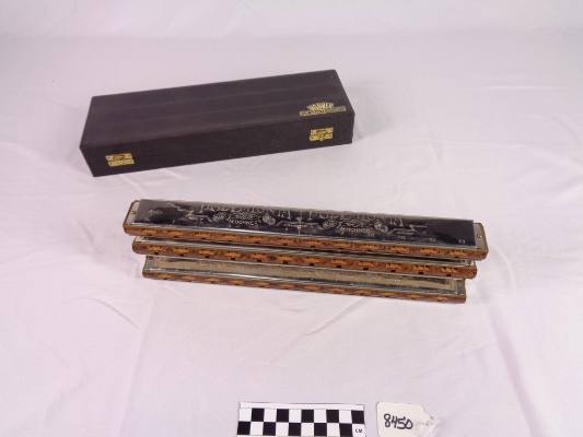Triple chord harmonica