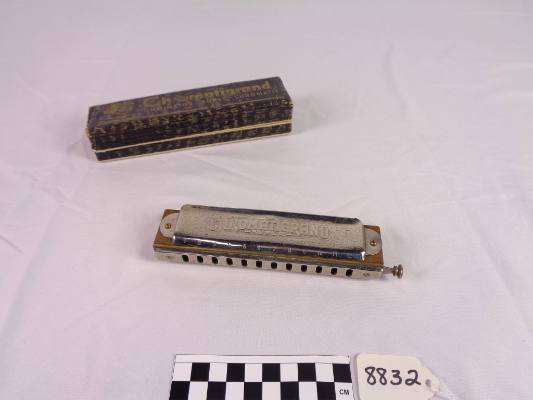 Chromatic harmonica