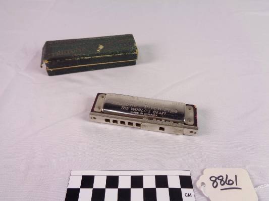 Pitch pipe harmonica