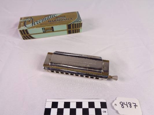 Chromatic harmonica