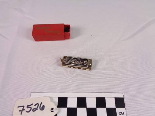 Miniature harmonica