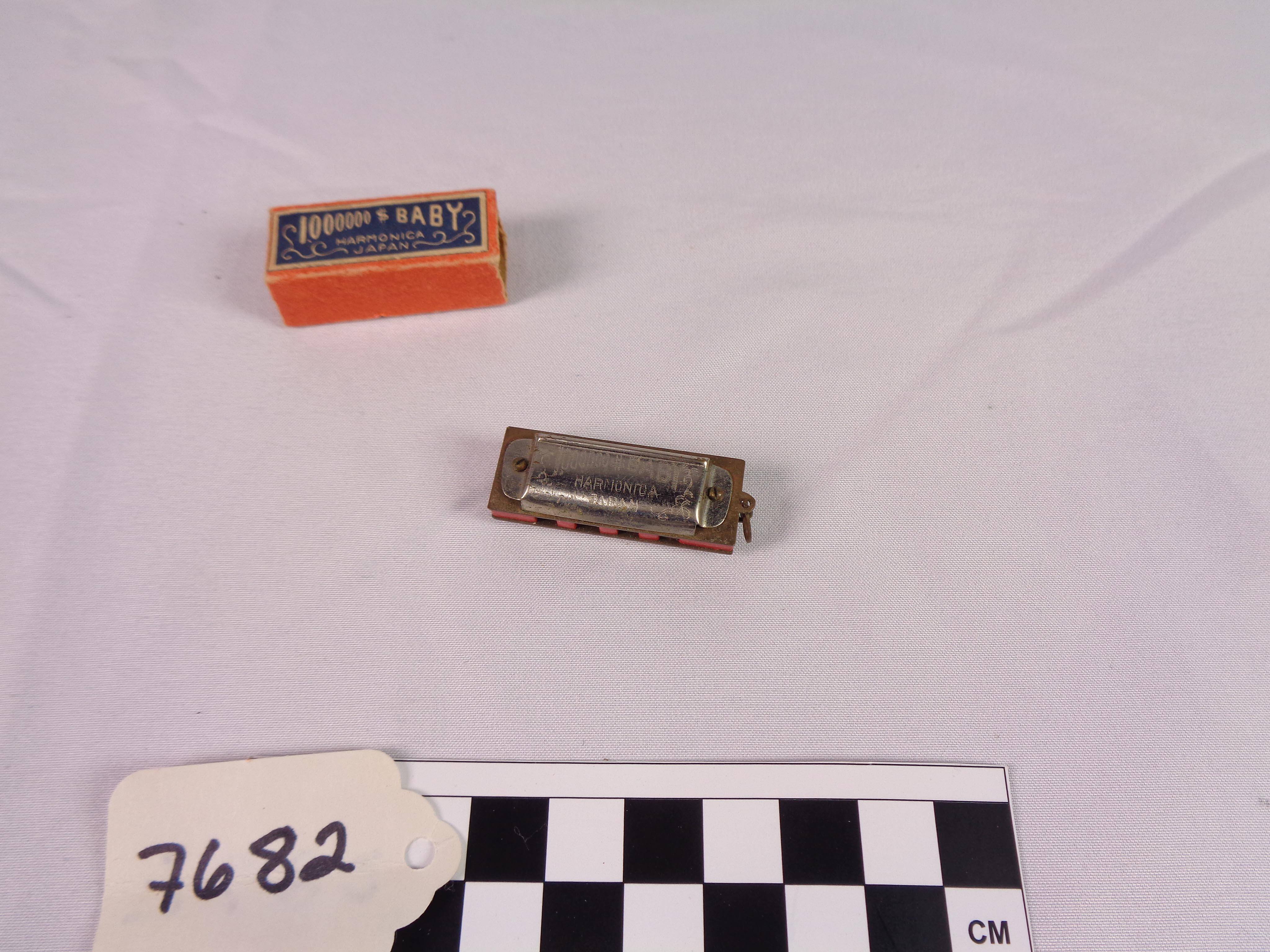 Miniature harmonica
