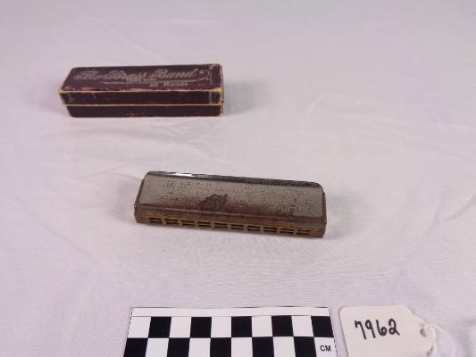 Tremolo harmonica, A