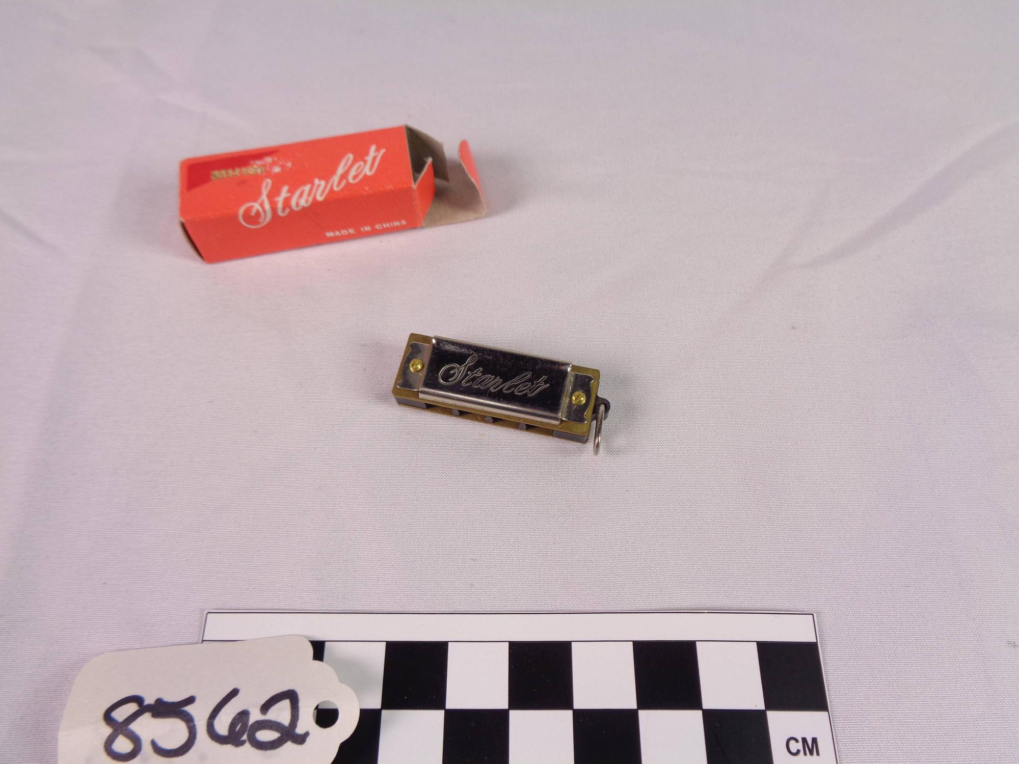 Miniature harmonica