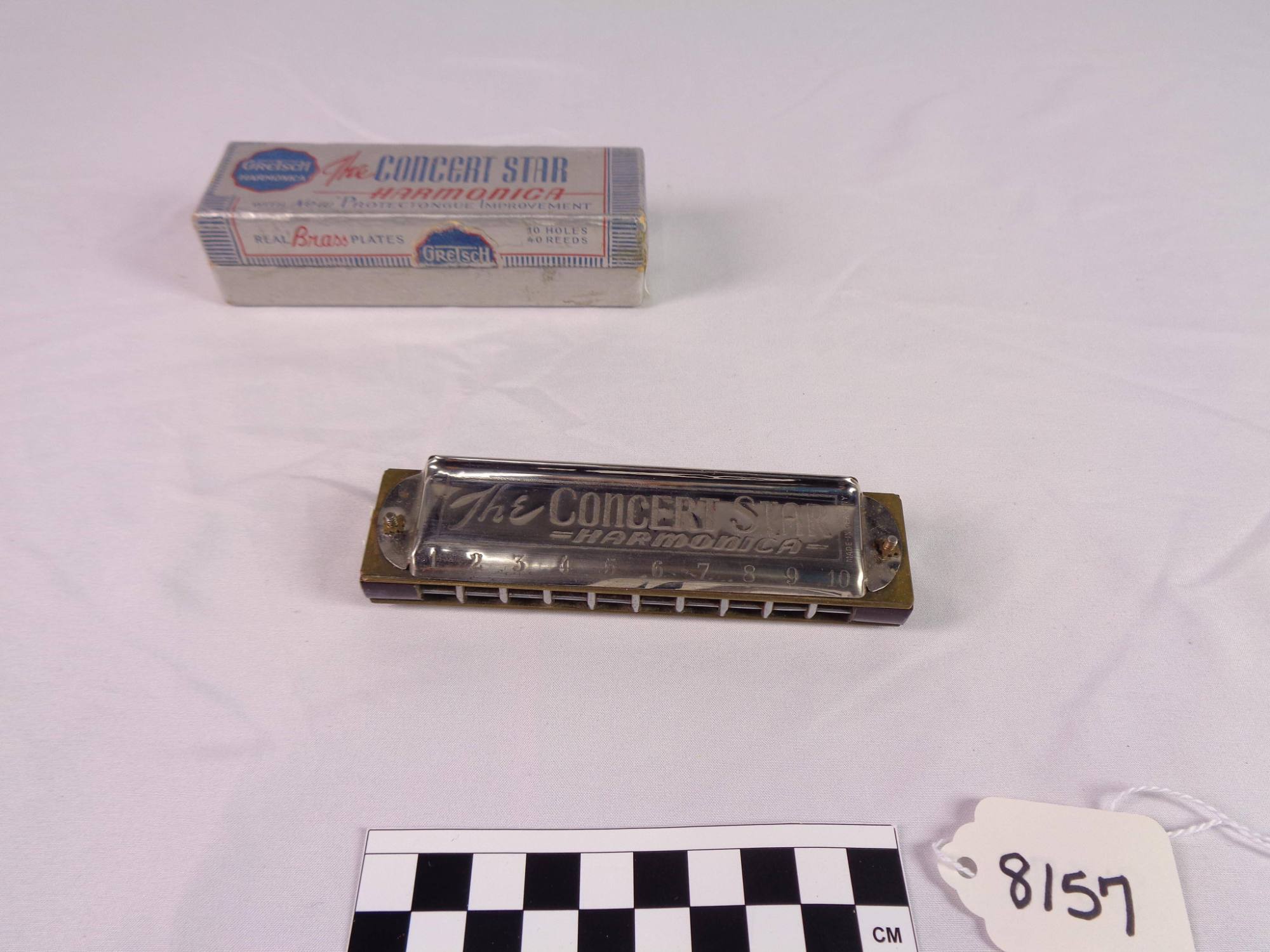 Full concert harmonica, A