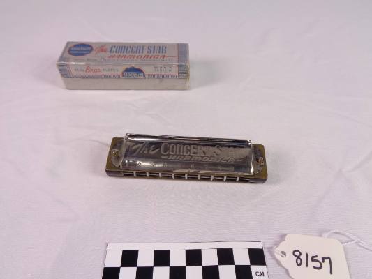 Full concert harmonica, A