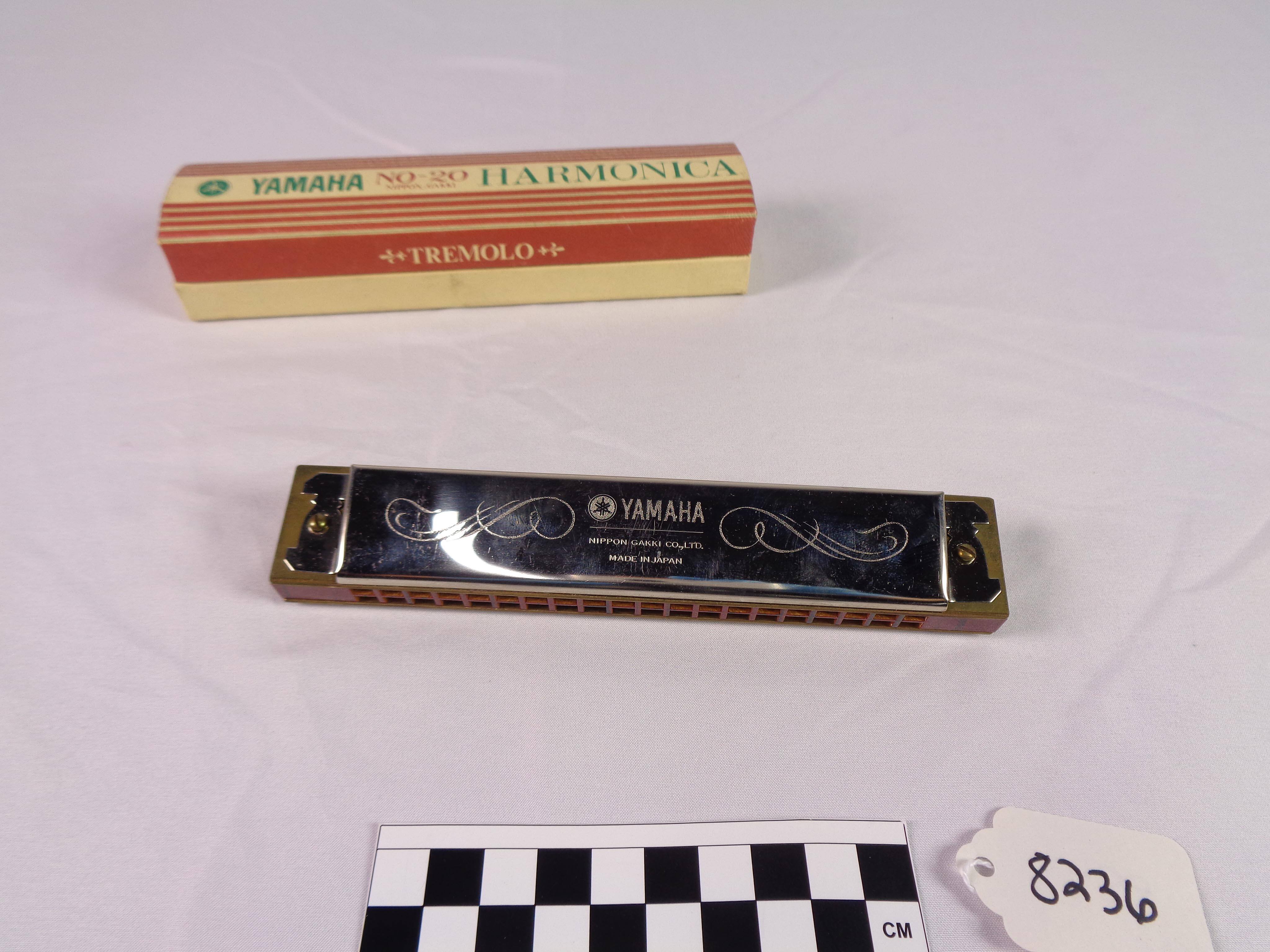 Tremolo harmonica, C