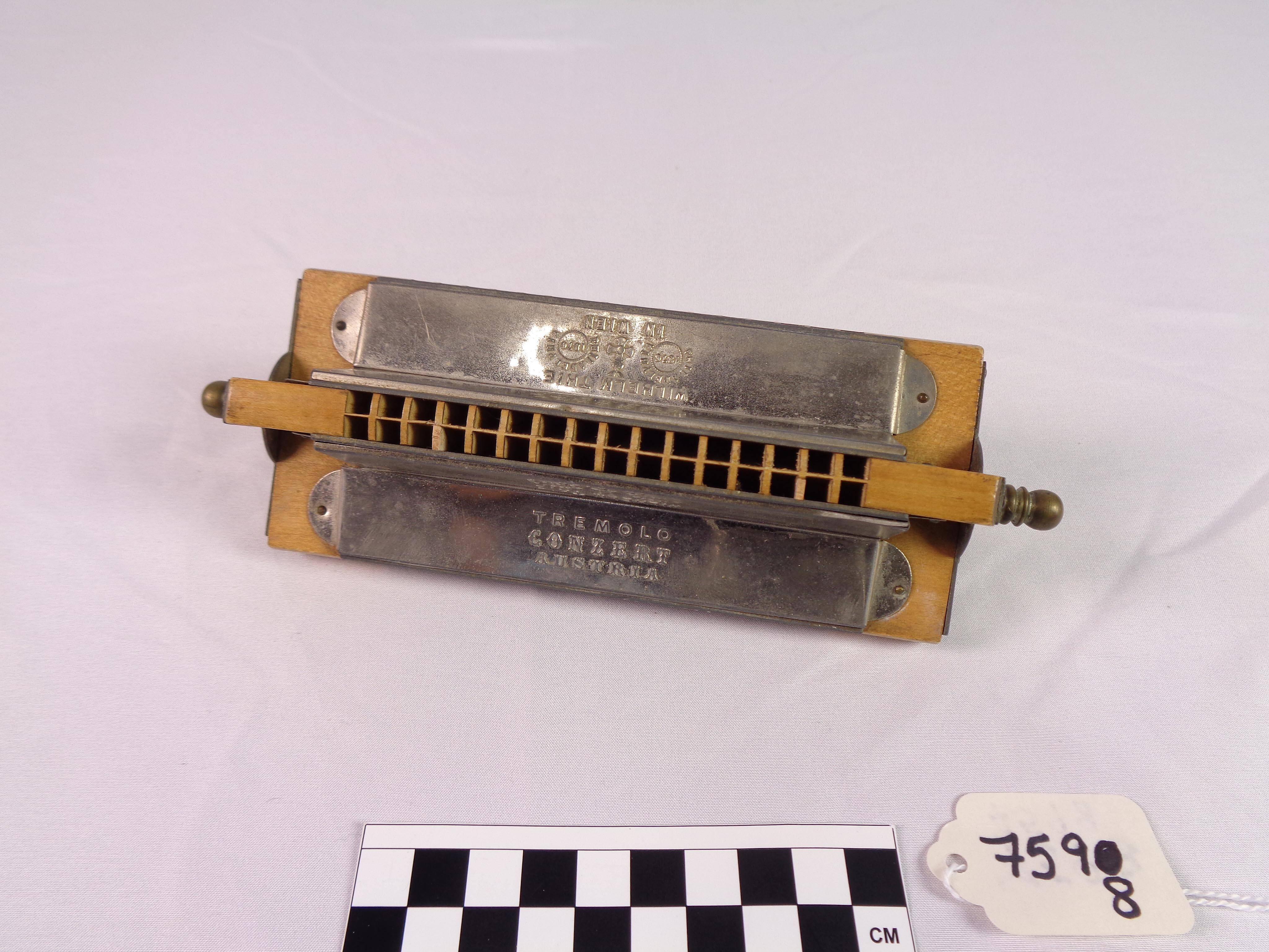 Tremolo quartet harmonica