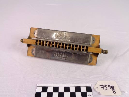 Tremolo quartet harmonica
