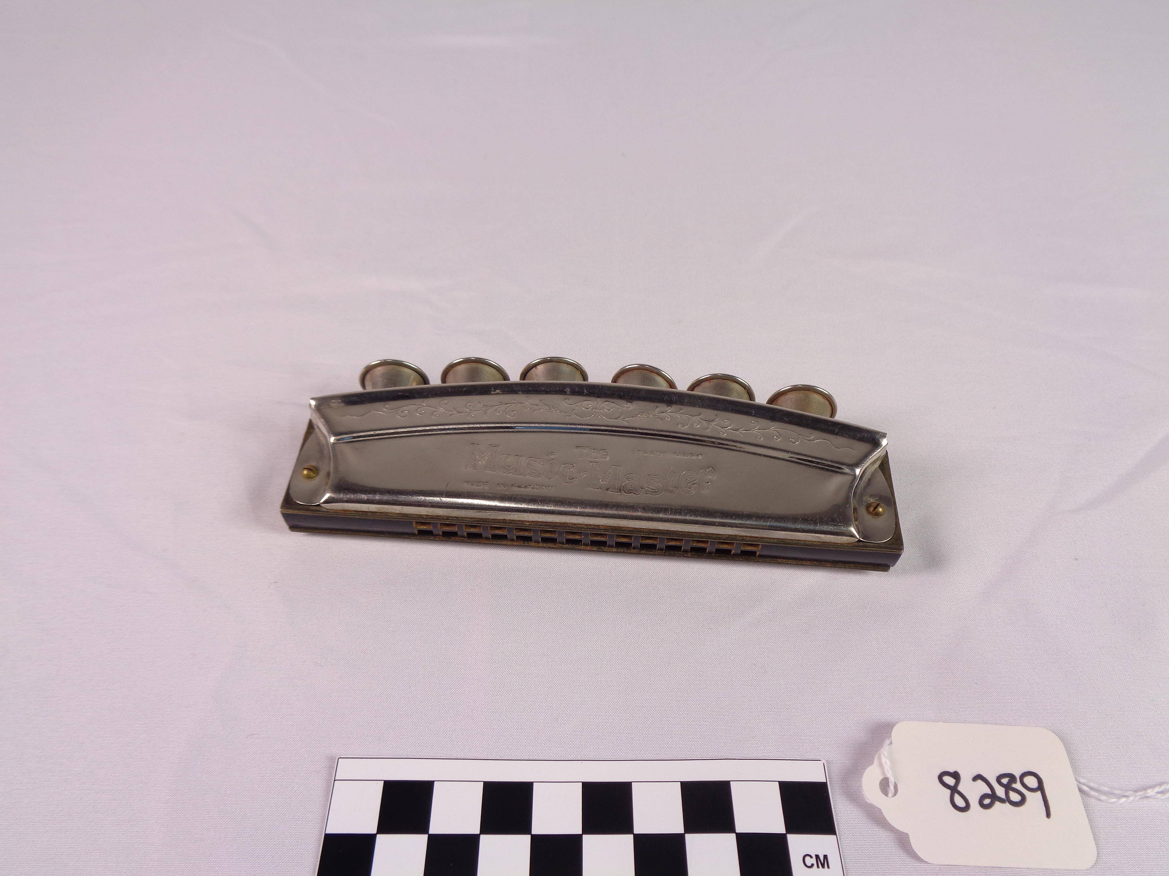 Grommet harmonica