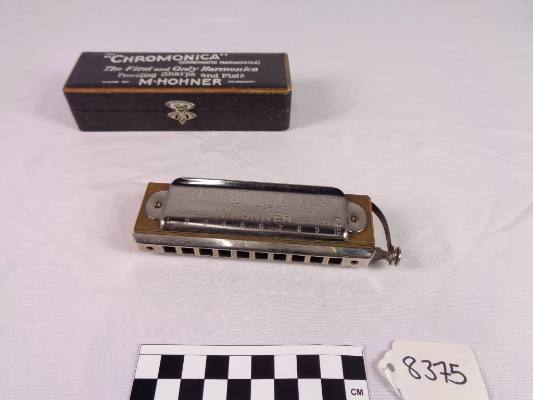 Chromatic harmonica, C