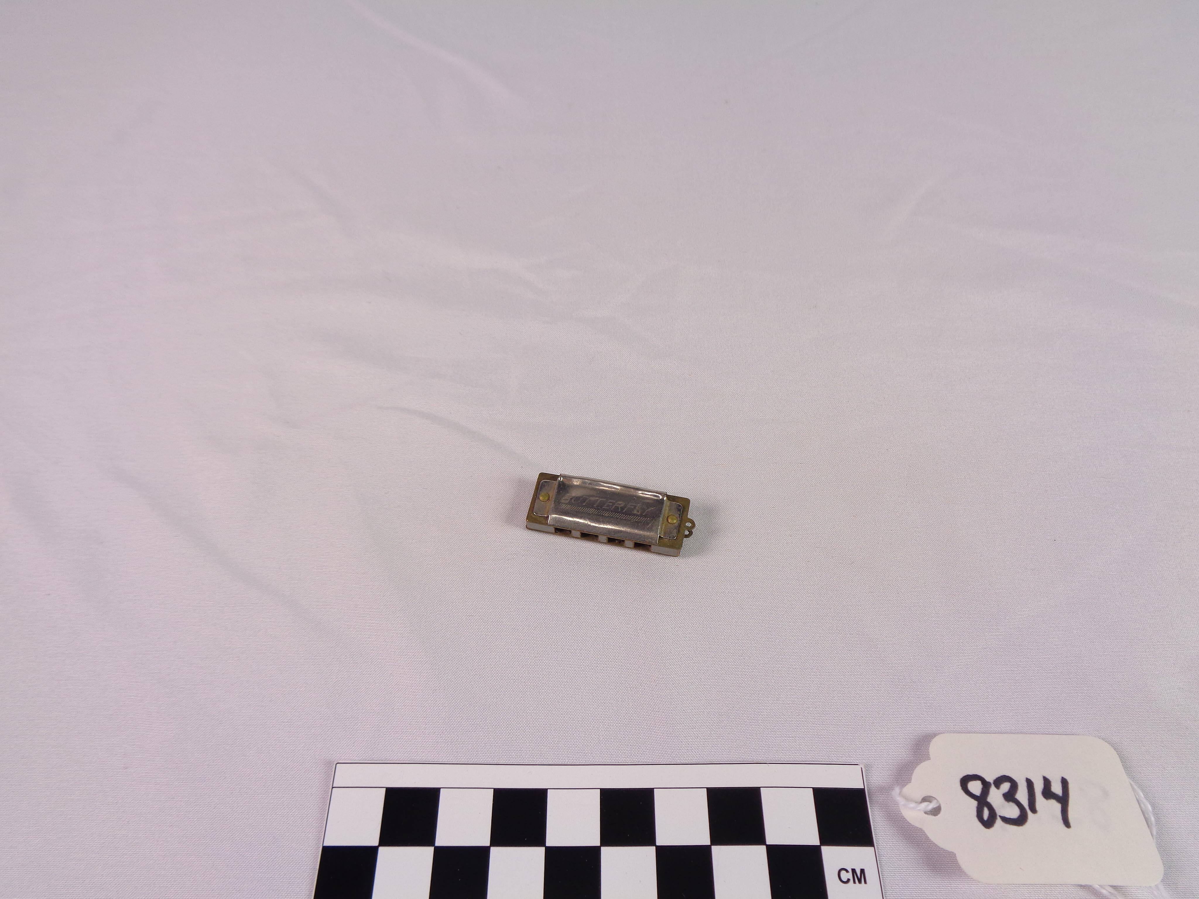 Miniature harmonica