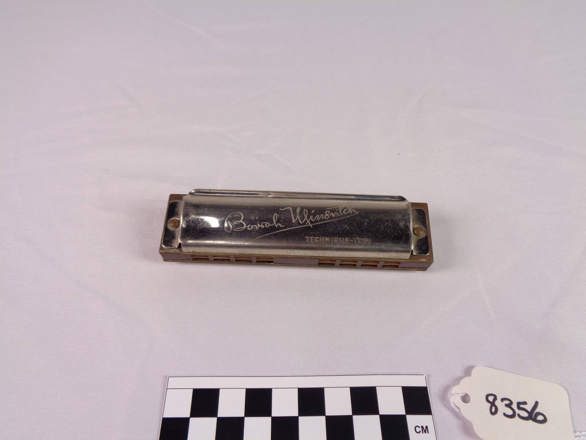 Chord harmonica, B-flat, B